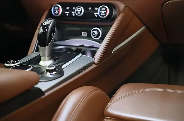 Alfa Romeo Stelvio view 27