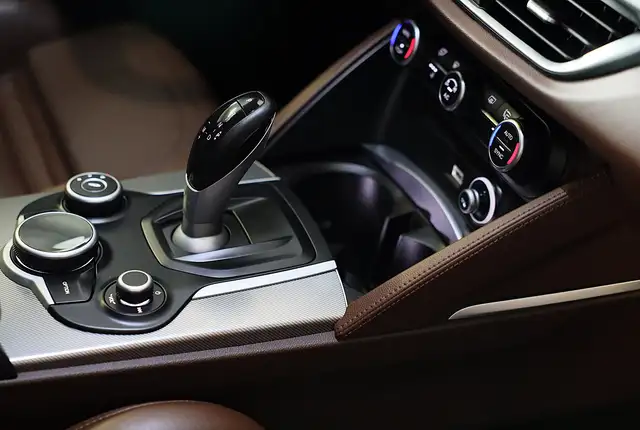 Alfa Romeo Stelvio view 21