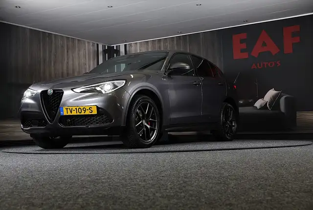 Alfa Romeo Stelvio view 4
