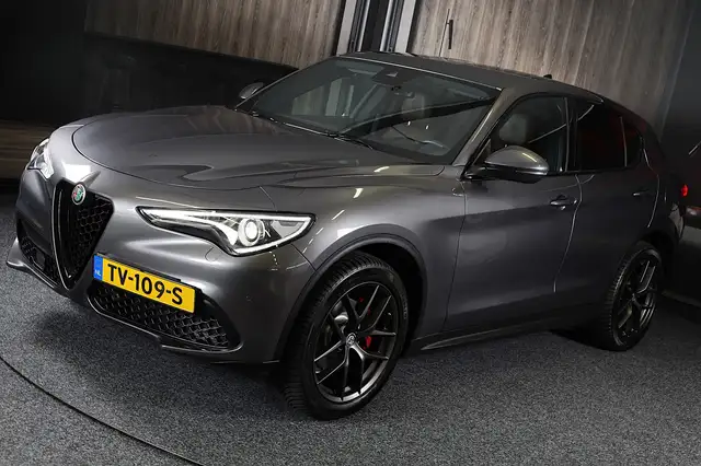 Alfa Romeo Stelvio view 30