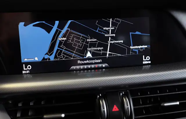 Alfa Romeo Stelvio view 25