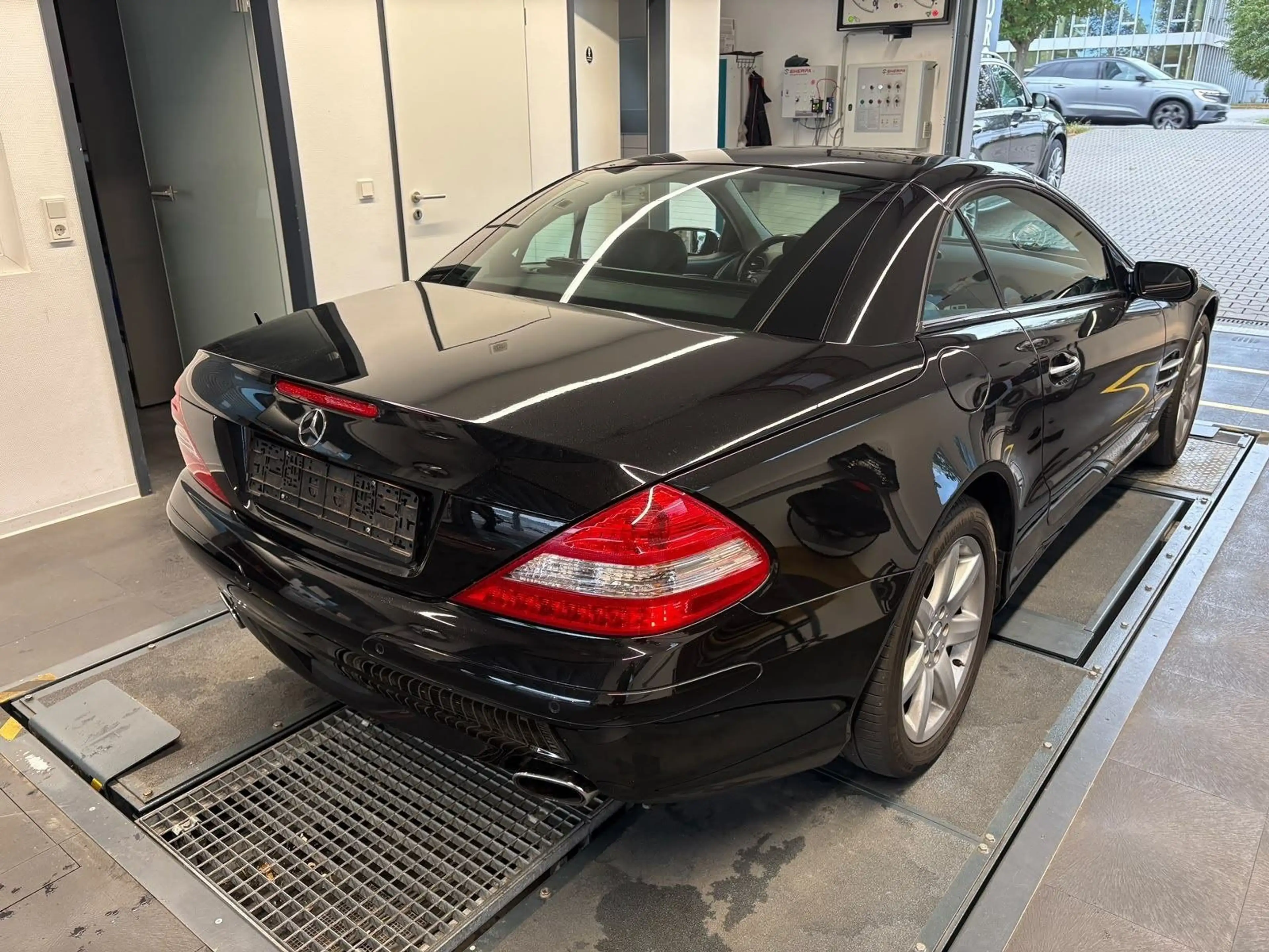Mercedes-Benz SL 350 /BOSE-SOUNDSYSTEM/COMAND/Bi-XENON/ — photo 2