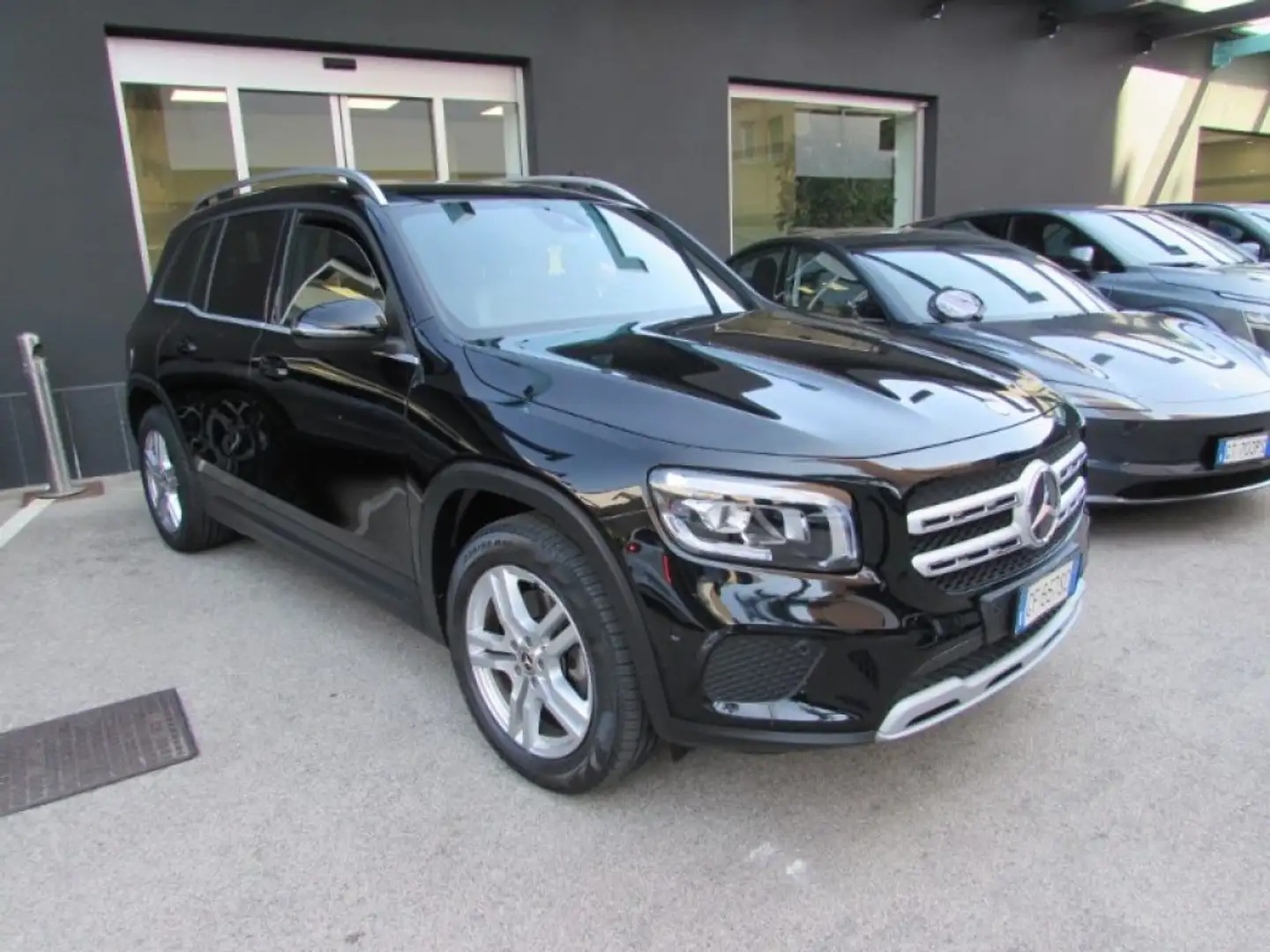 Mercedes-Benz GLB 180 d Automatic Sport *LUCI AMBIENTE, 7 POSTI* Nero - 1