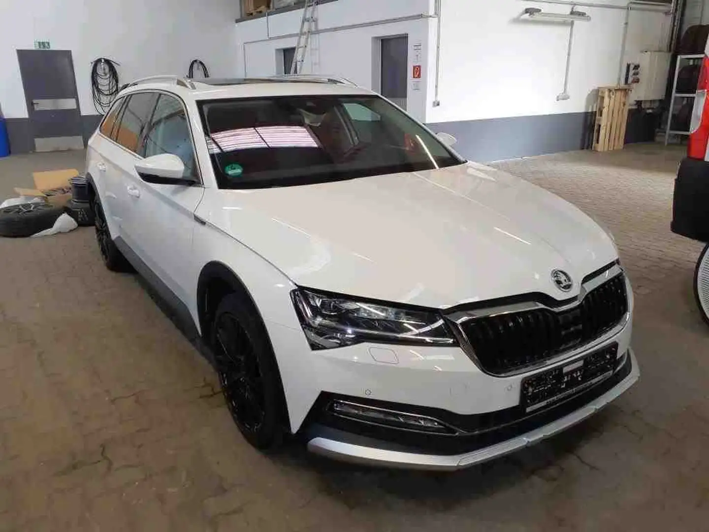 Skoda Superb Combi Scout 4x4 *AHK*PANORAMA*VIRTUAL*CANTON* Blanco - 2
