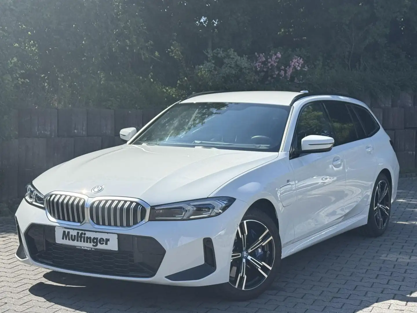 BMW 330 e T.xDr. M Sport Leder HUD AHK HiFi Leas451,- Weiß - 2