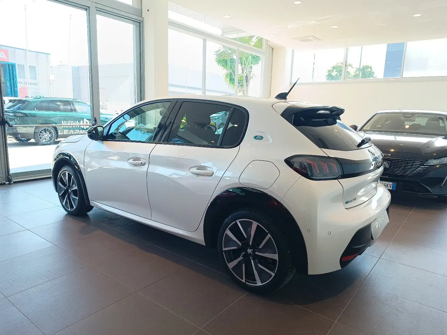 Peugeot 208 e-208 GT Pack 100kW Bianco - 2
