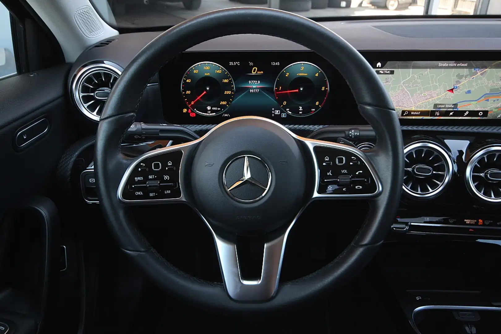 Mercedes-Benz A 180 d 4Zylinder 2.0Motor Lim Aut. LEDER Navigroß Am... Schwarz - 2