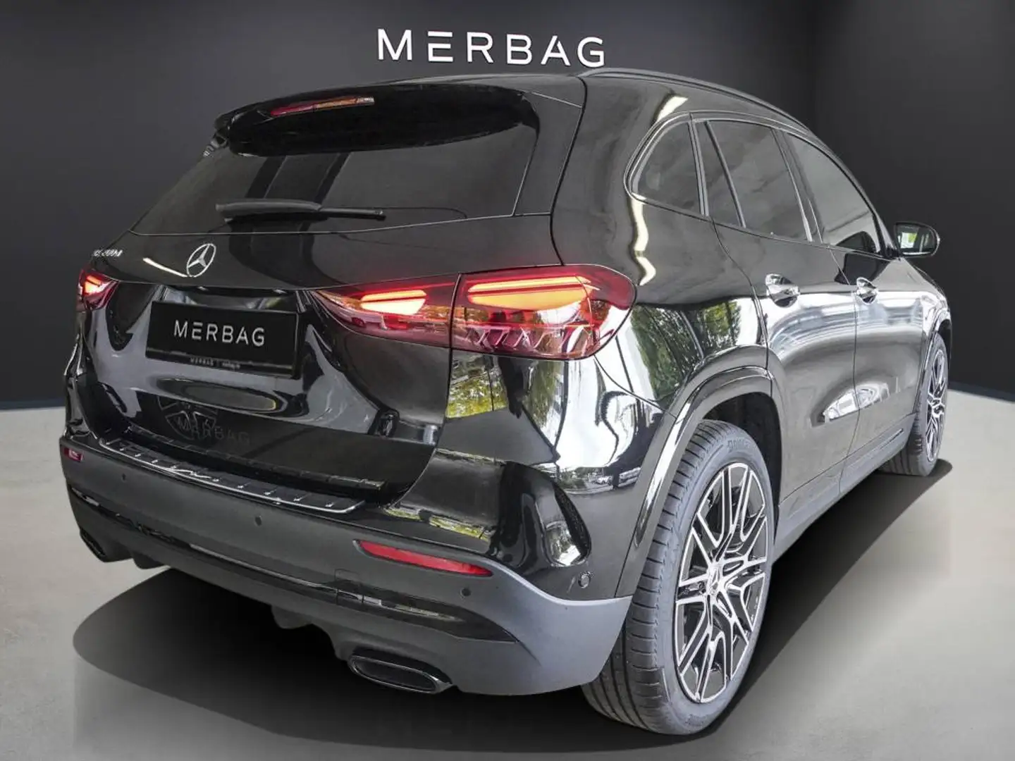 Mercedes-Benz GLA 200 AMG-NIGHT-KEYLESS-DISTRONIC-AHK-UVP 58.500,- Schwarz - 2