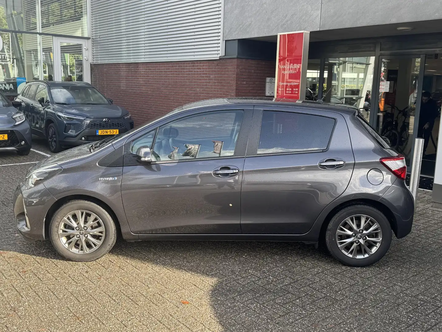 Toyota Yaris 1.5 Hybrid DYNAMIC APPLE/ANDROID KEYLESS 15'' LM-V Gris - 2