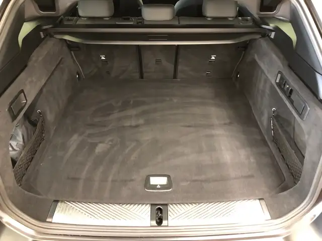 BMW 5 Series view 11