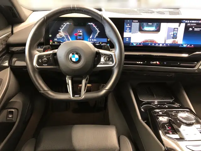 BMW 5 Series view 8