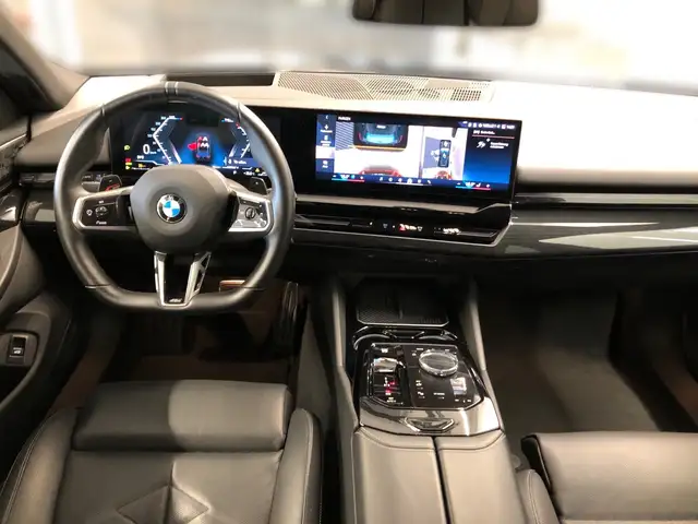 BMW 5 Series view 9