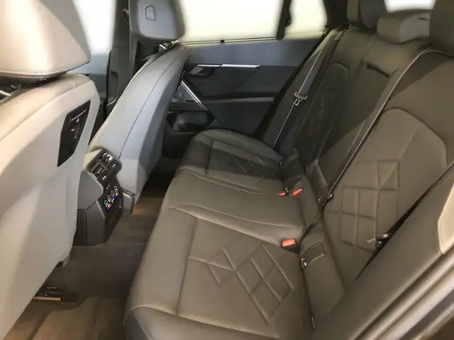 BMW 5 Series view 7