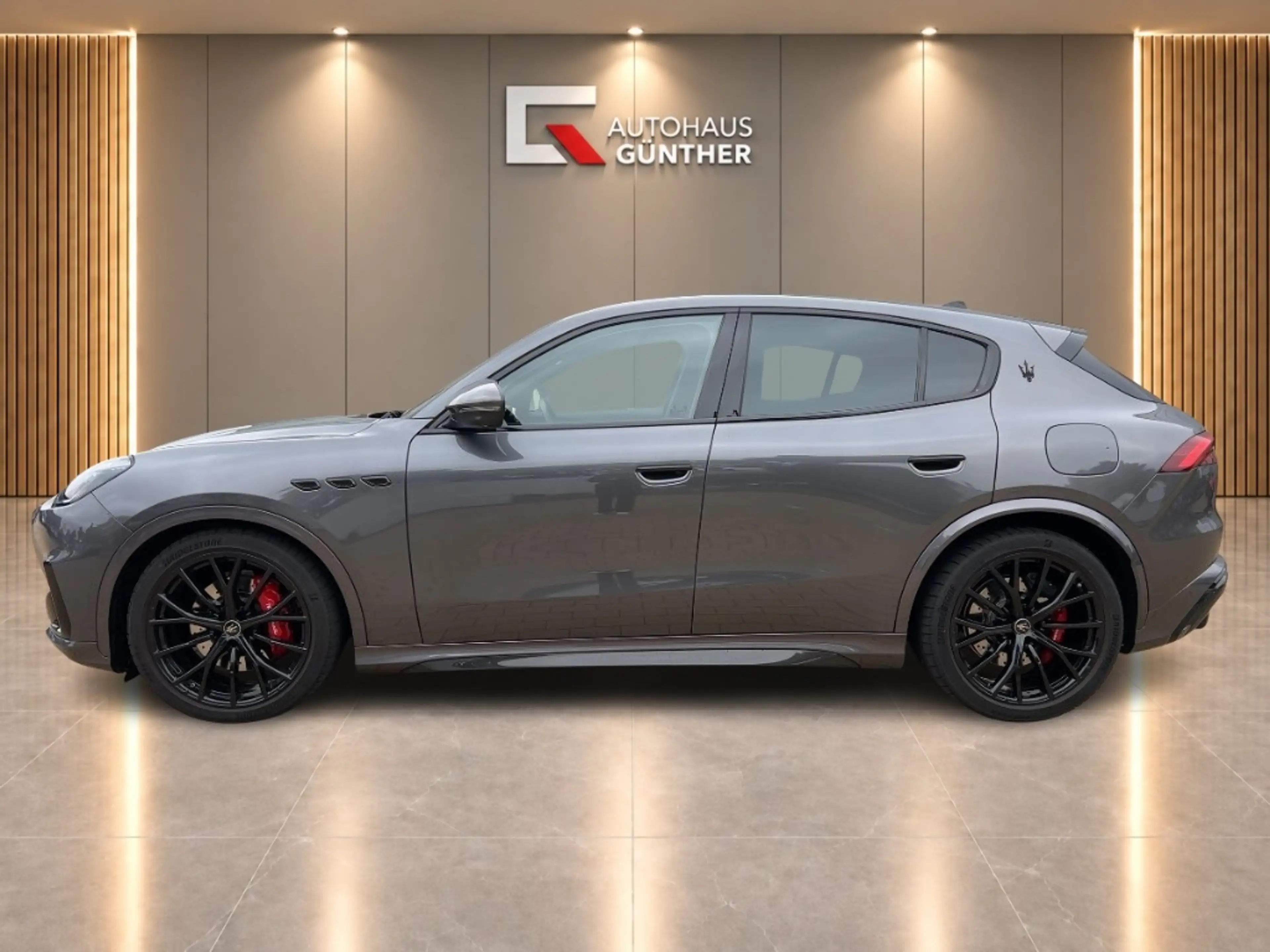 Maserati Grecale Trofeo AHK 530HP Pano Carbon Black-Pack — photo 2