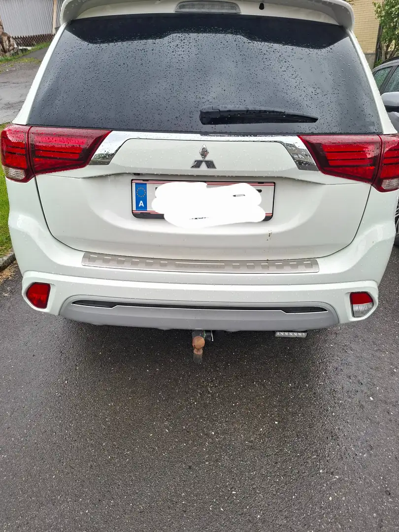 Mitsubishi Outlander Outlander 2,4 PHEV Intense Intense Weiß - 2