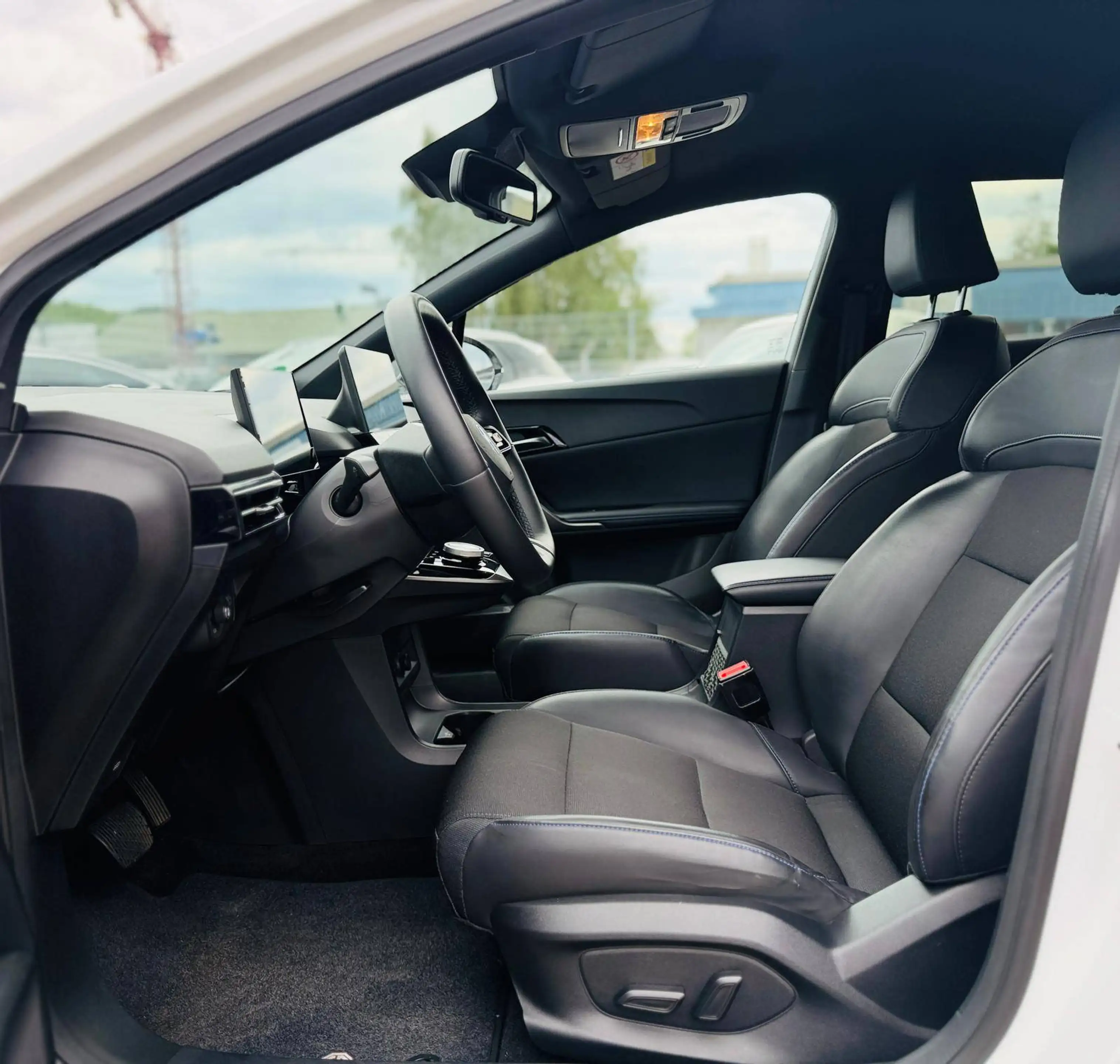 MG MG4 Luxury 64 kWh 150 kW (204 PS) 360° Kamera — photo 5