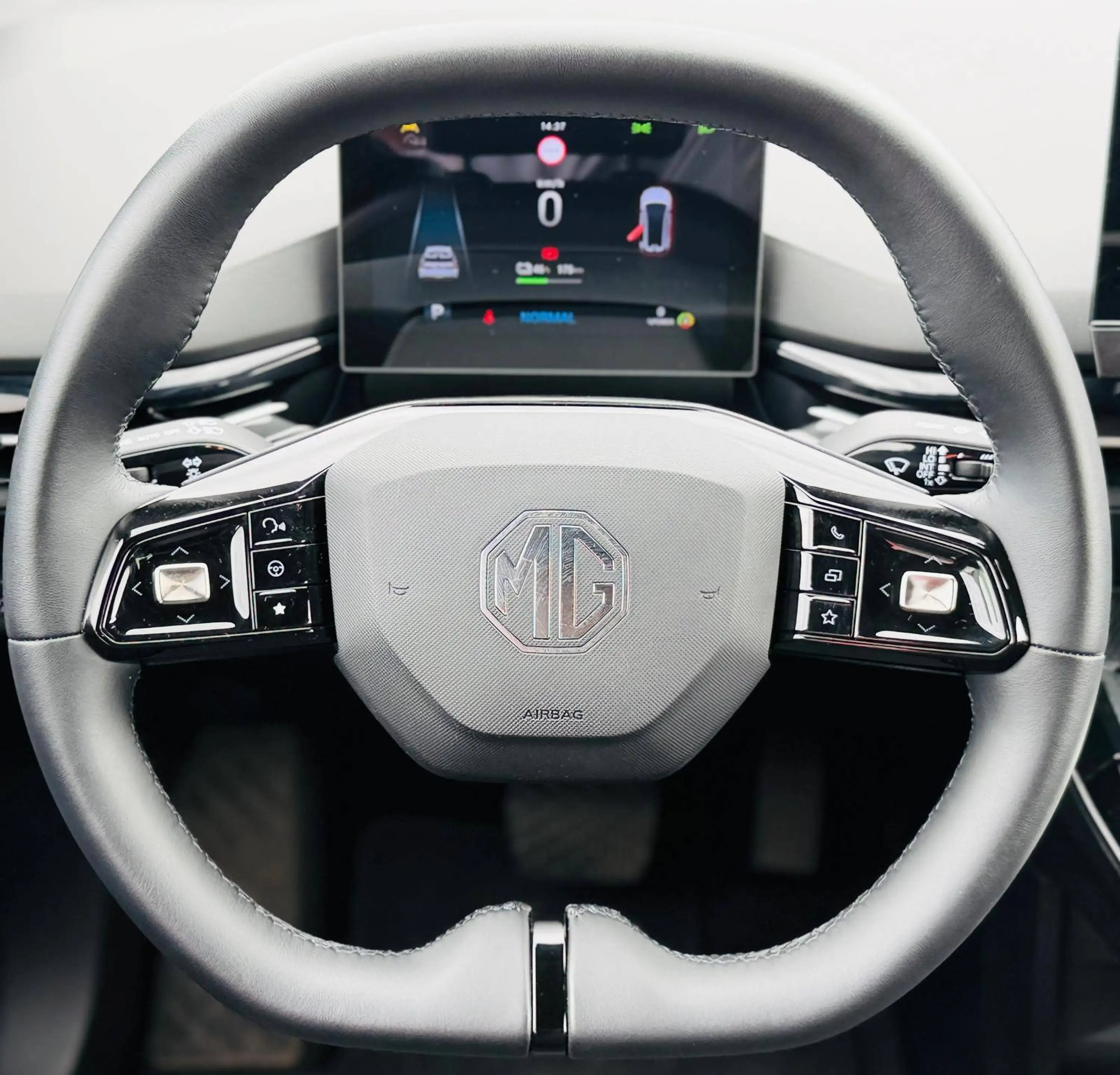 MG MG4 Luxury 64 kWh 150 kW (204 PS) 360° Kamera — photo 11