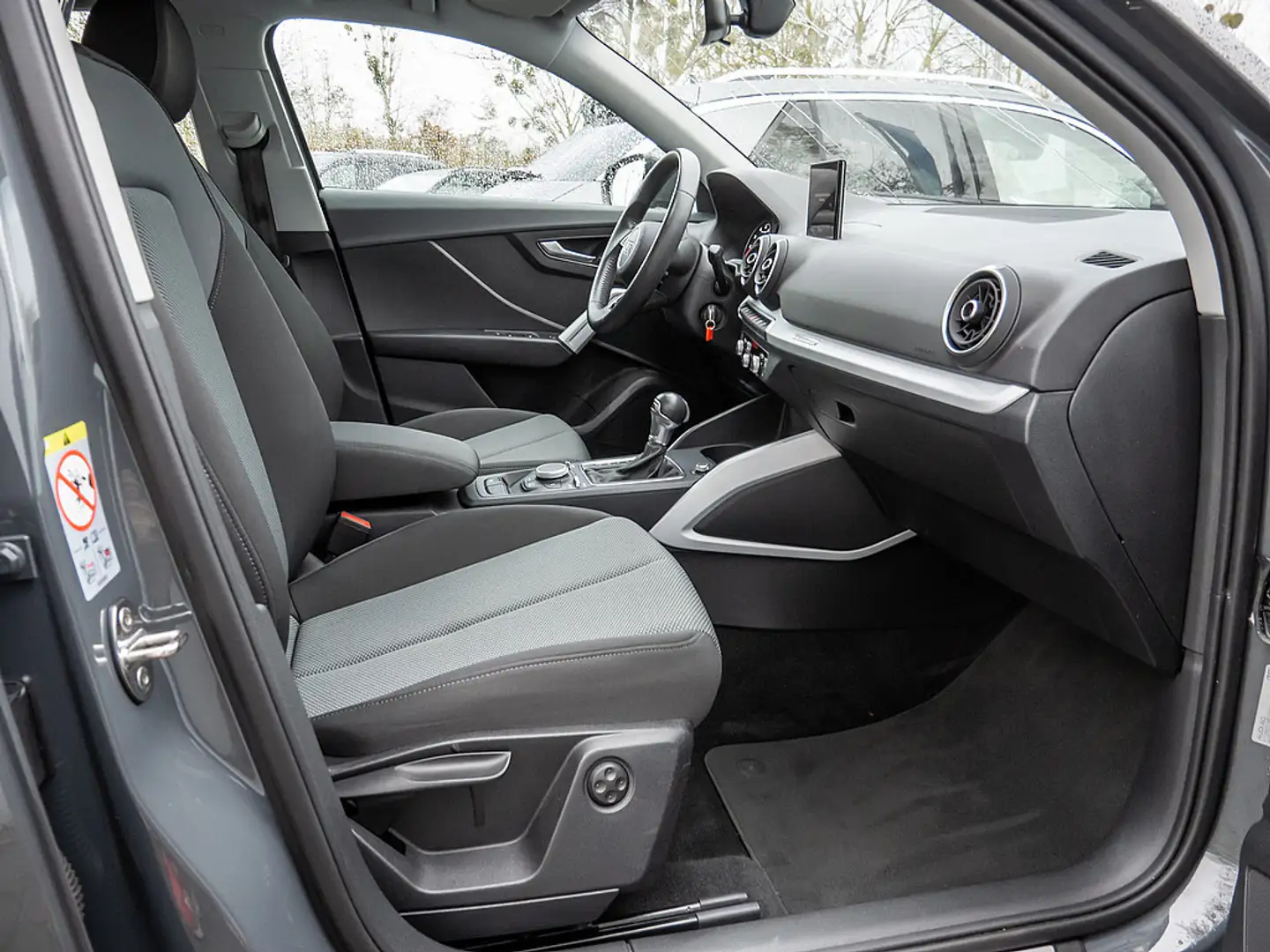 Audi Q2 35 TFSI KLIMA PDC SITZHEIZUNG NAVI AHK LED Grau - 2