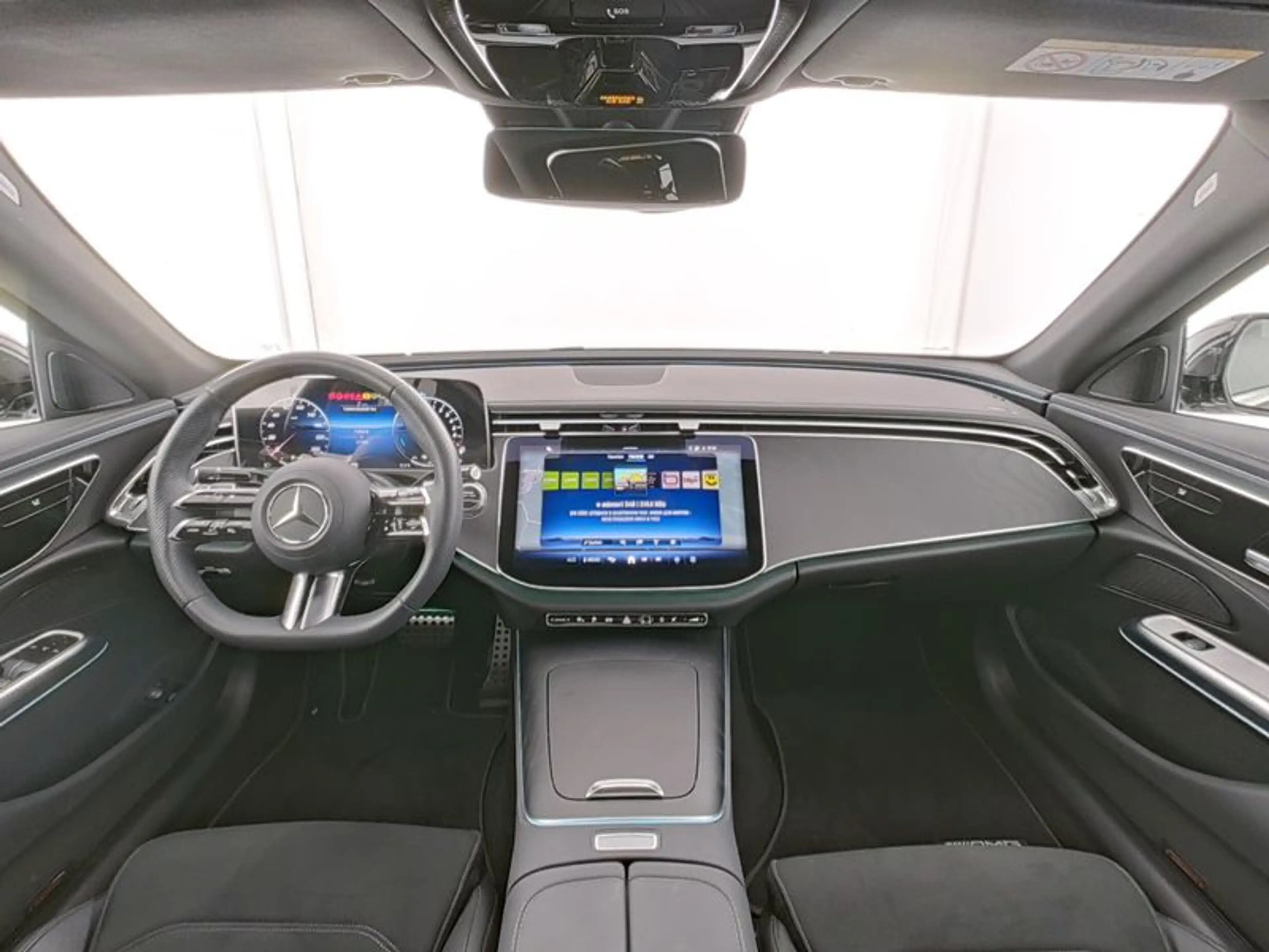 Mercedes-Benz E 300 e 4M *AMG Line Panorama LED Kam Distronic — photo 6