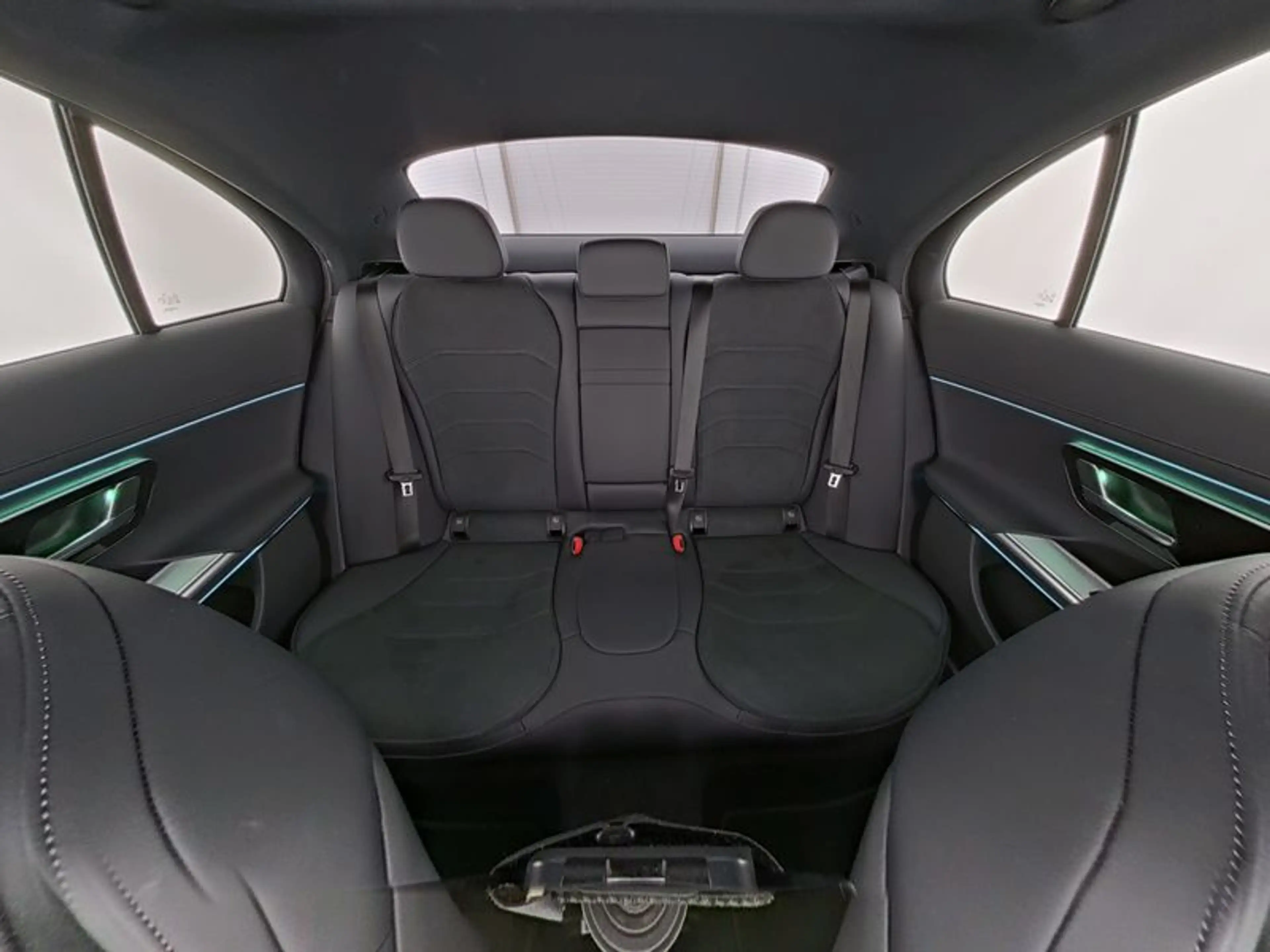 Mercedes-Benz E 300 e 4M *AMG Line Panorama LED Kam Distronic — photo 9