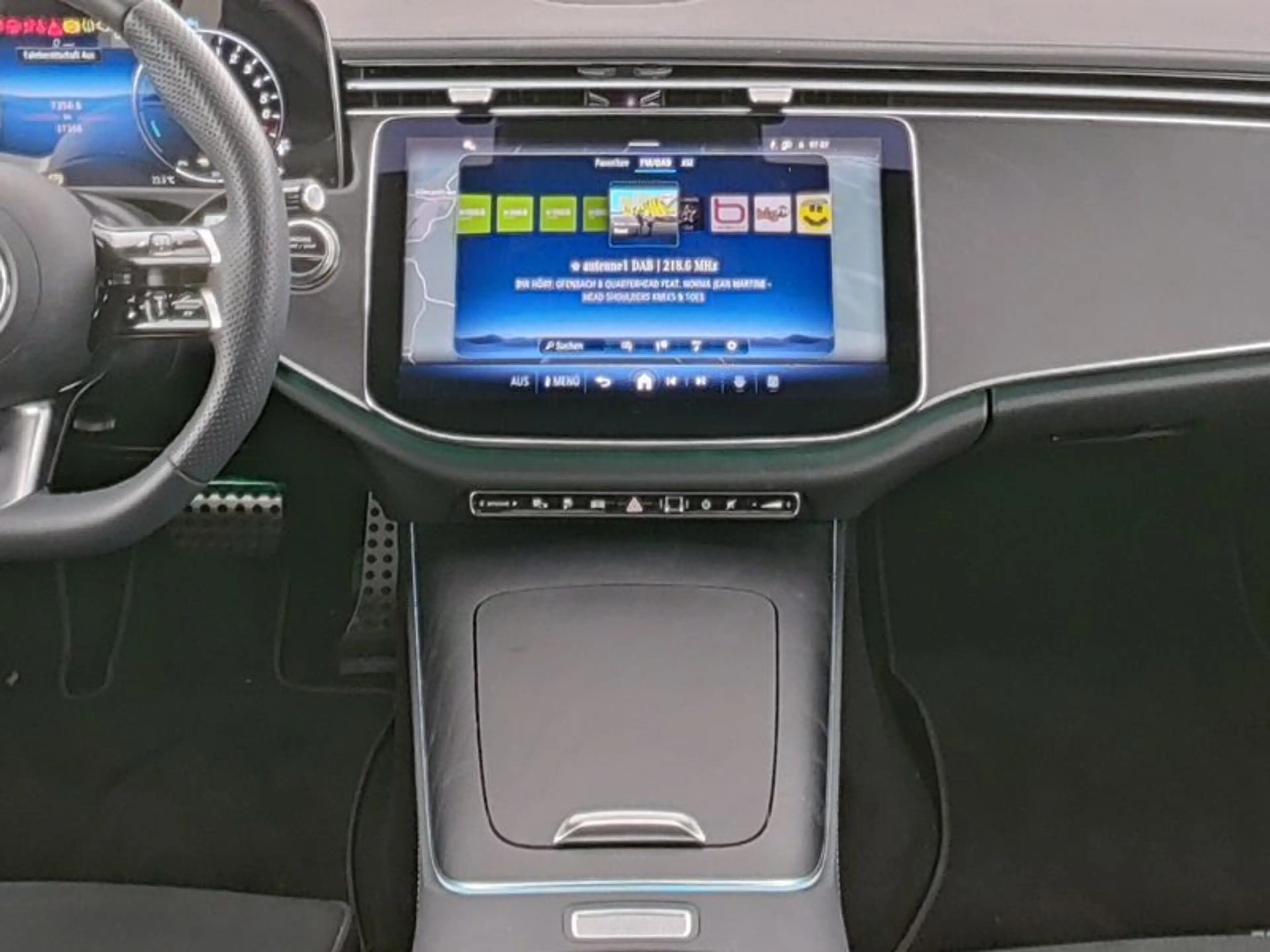 Mercedes-Benz E 300 e 4M *AMG Line Panorama LED Kam Distronic — photo 7