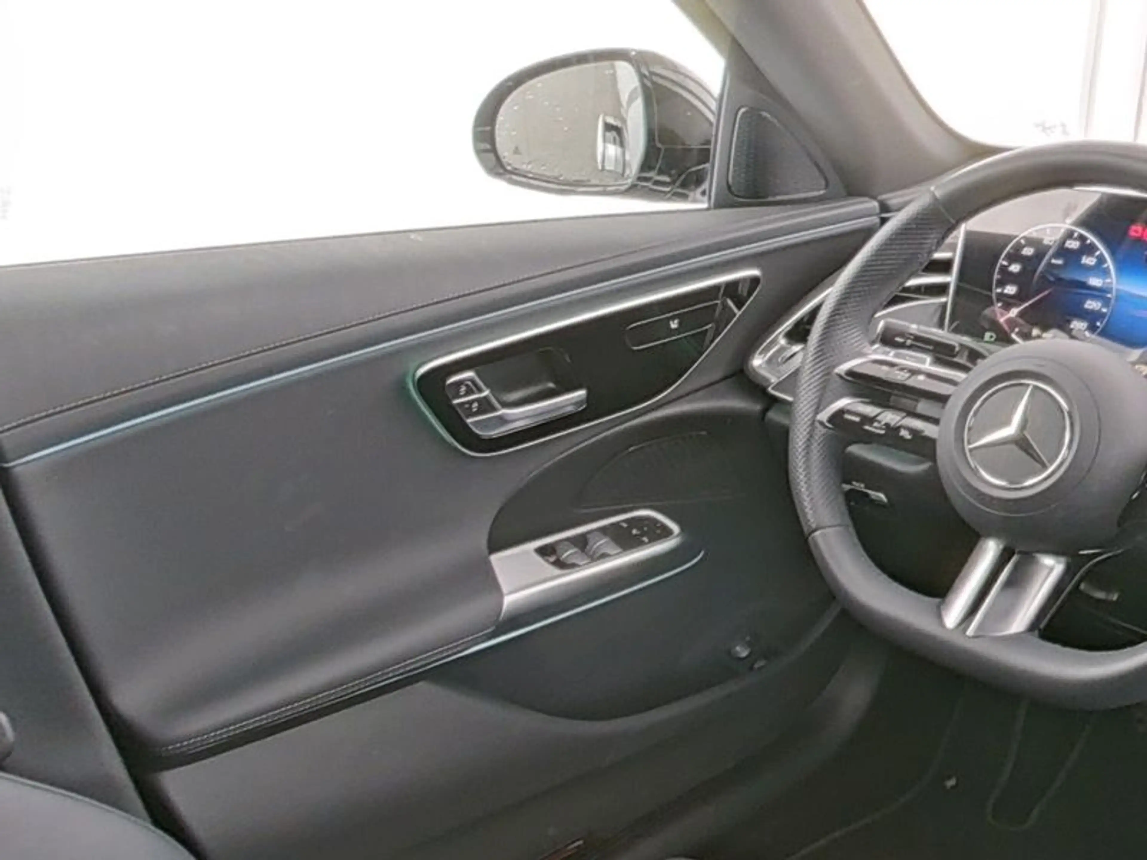 Mercedes-Benz E 300 e 4M *AMG Line Panorama LED Kam Distronic — photo 8