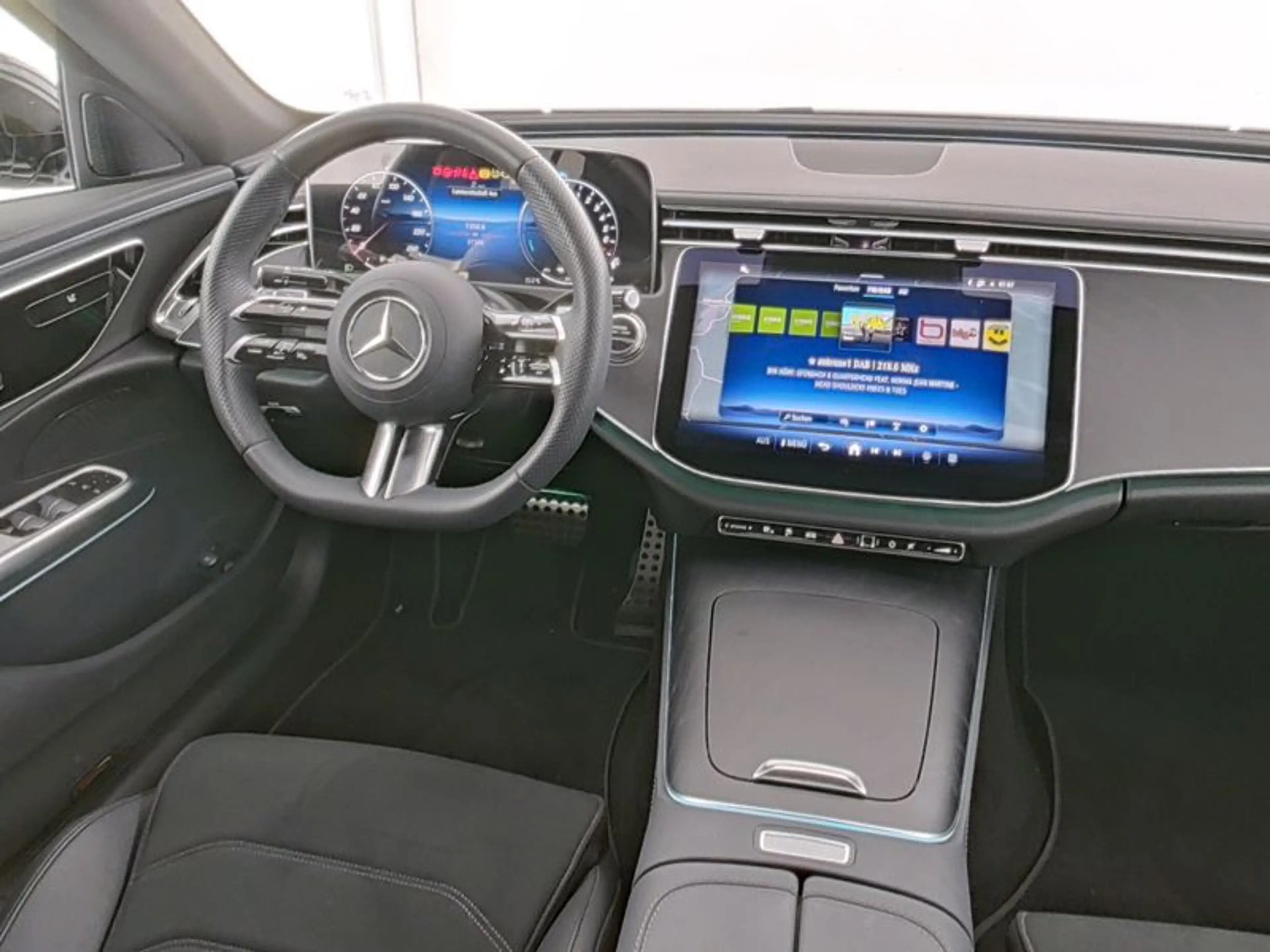 Mercedes-Benz E 300 e 4M *AMG Line Panorama LED Kam Distronic — photo 5