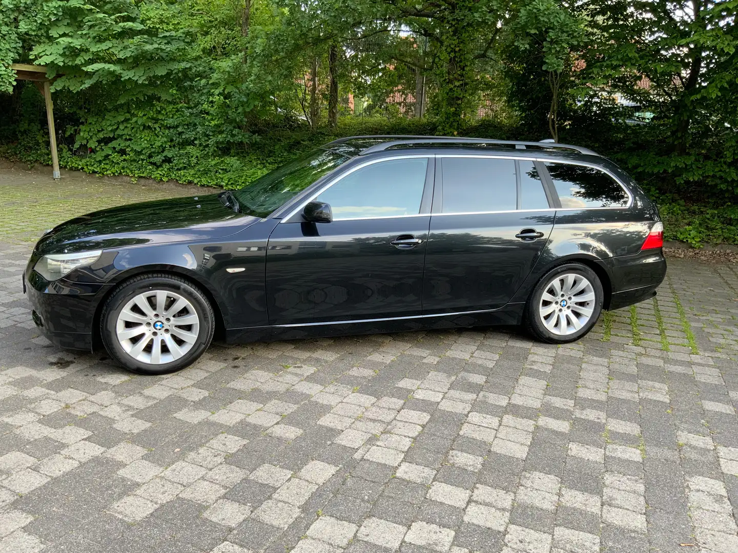 BMW 530 5er Touring Diesel 530d Touring crna - 2