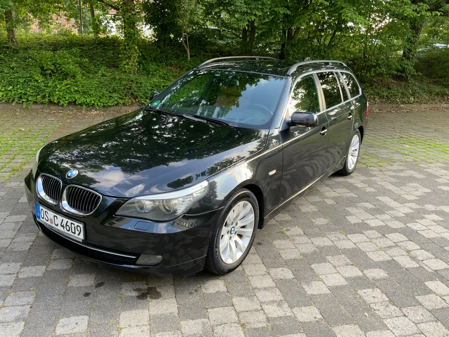 BMW 530 5er Touring Diesel 530d Touring crna - 1