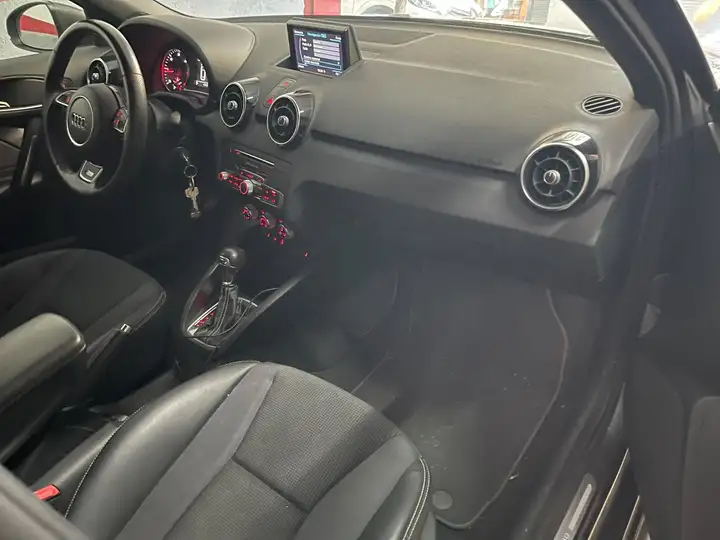 Audi A1 Sportback 1.4 TDI ultra Adrenalin 2015, foto 7