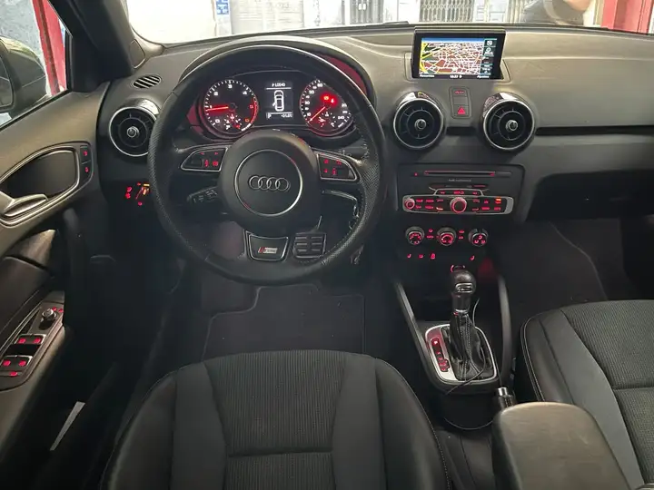 Audi A1 Sportback 1.4 TDI ultra Adrenalin 2015, foto 11