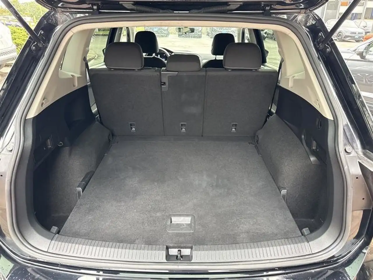Volkswagen Tiguan снимка Volkswagen Tiguan