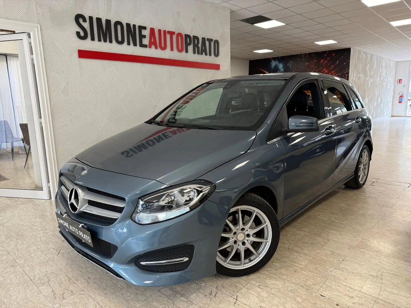 Mercedes-Benz B 200 B 200 d (cdi) Premium 4 matic premium Negru - 2