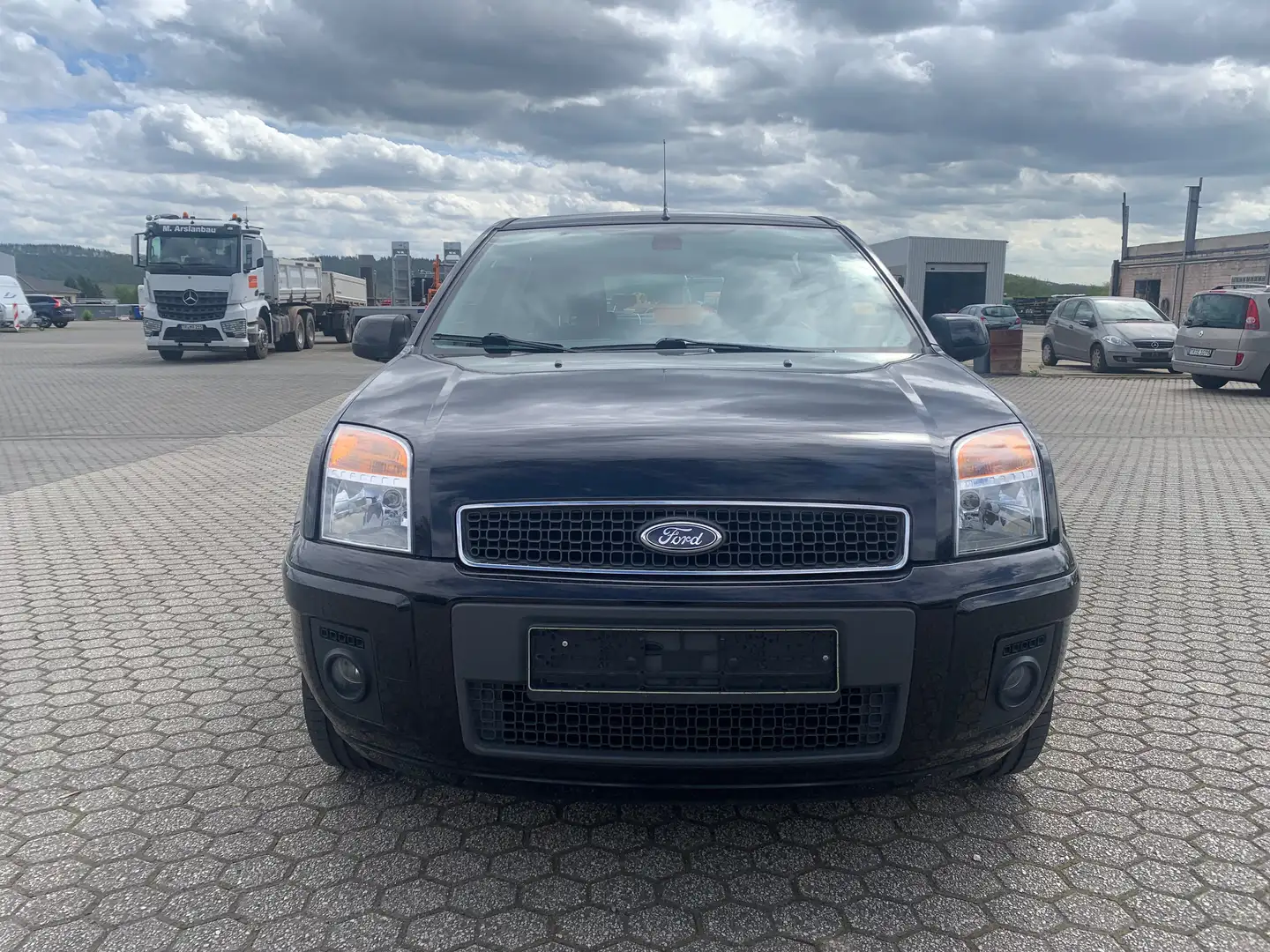 Ford Fusion 1.6 Style crna - 1