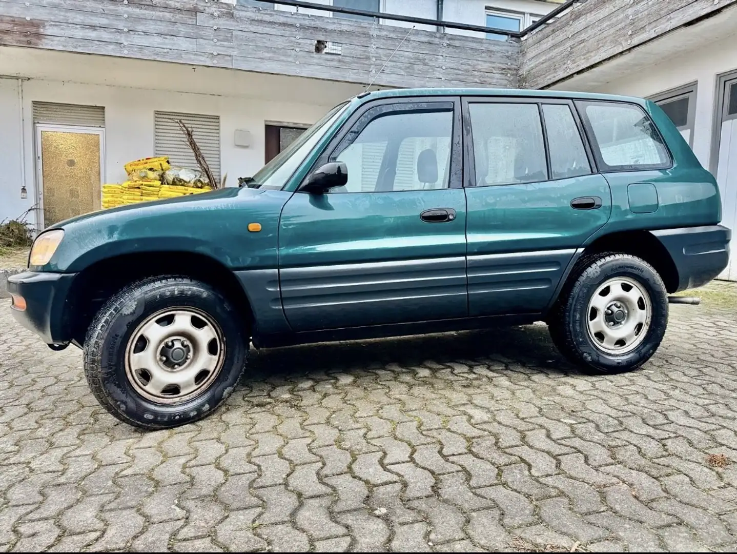 Toyota RAV 4 - 1