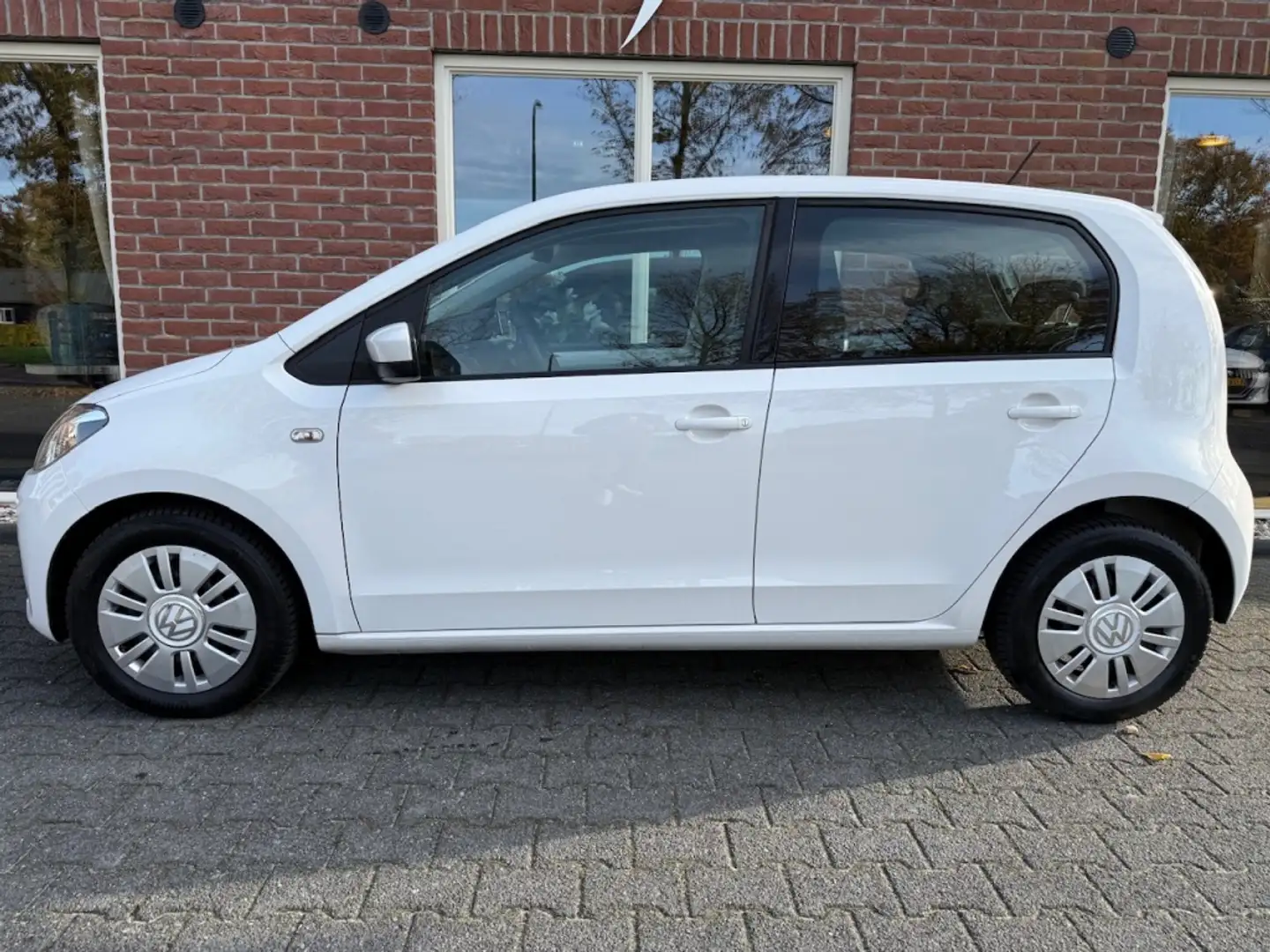 Volkswagen up! 1.0 move up! BlueM. NIEUWE APK / AIRCO / NAVIGATIE Wit - 2