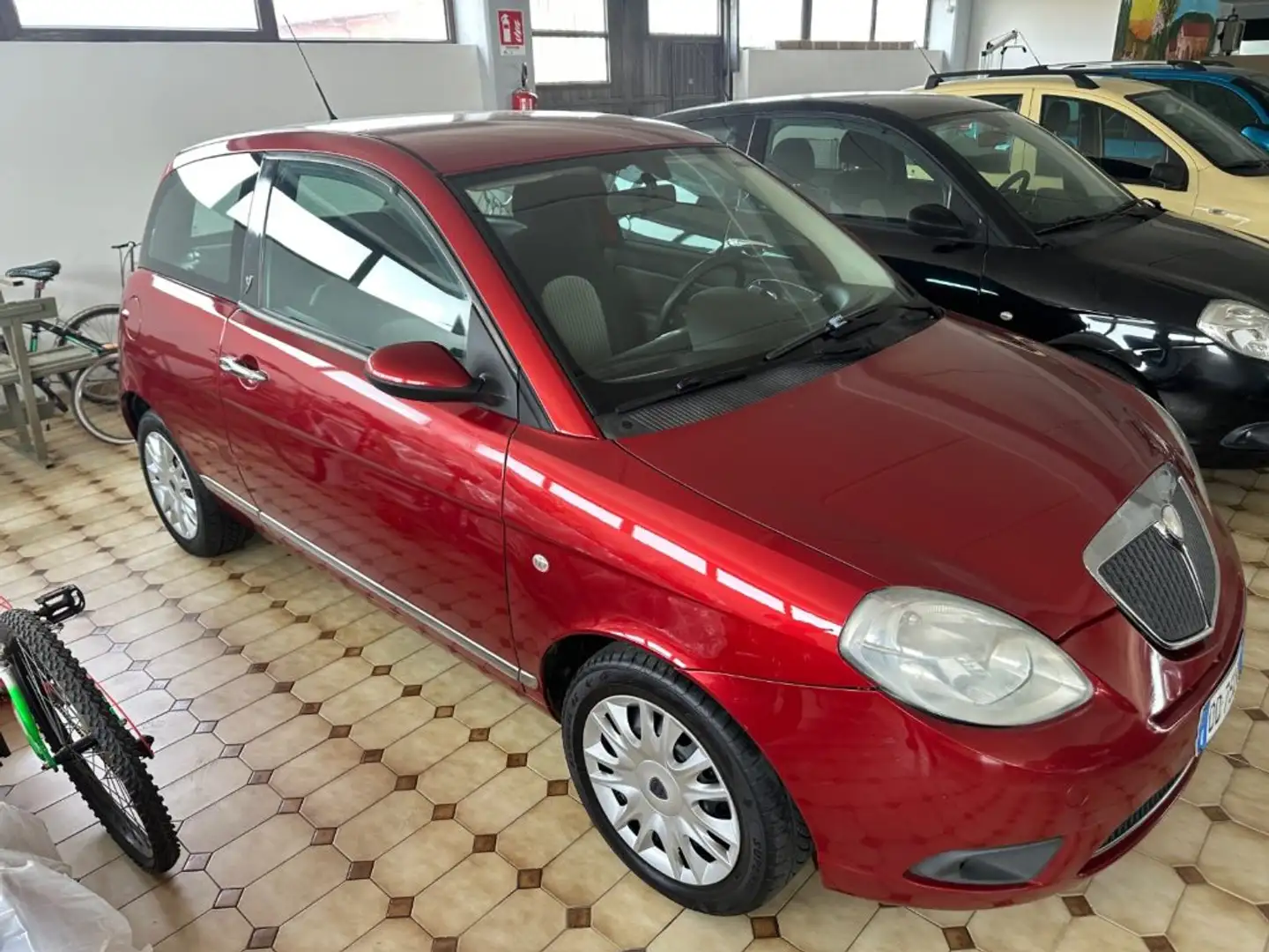 Lancia Ypsilon 1.3 MJT 75 CV Oro Giallo Rot - 2