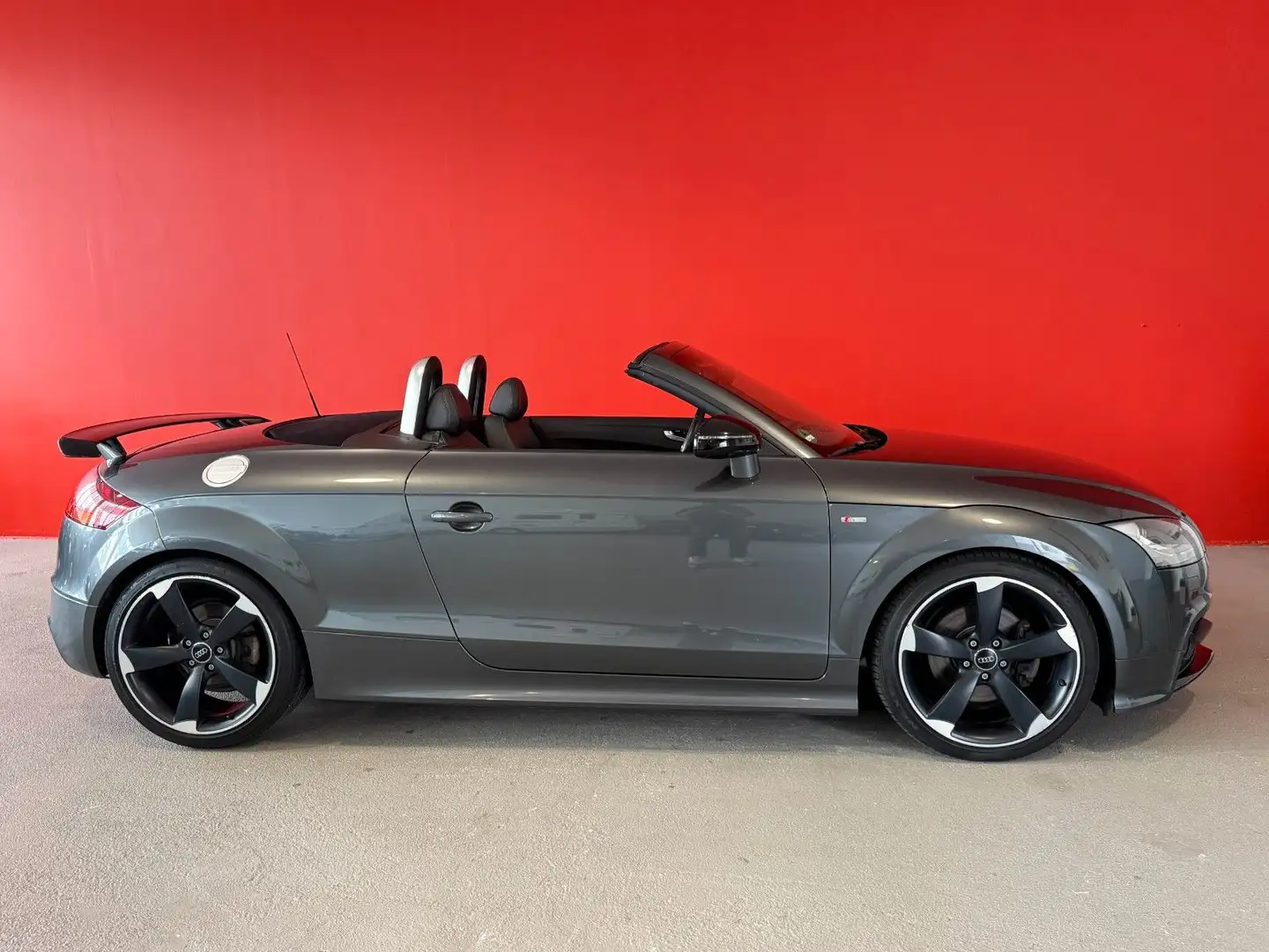 Audi TT Roadster 2.0 TFSI S LINE  Competition Rotor 19 Grijs - 2