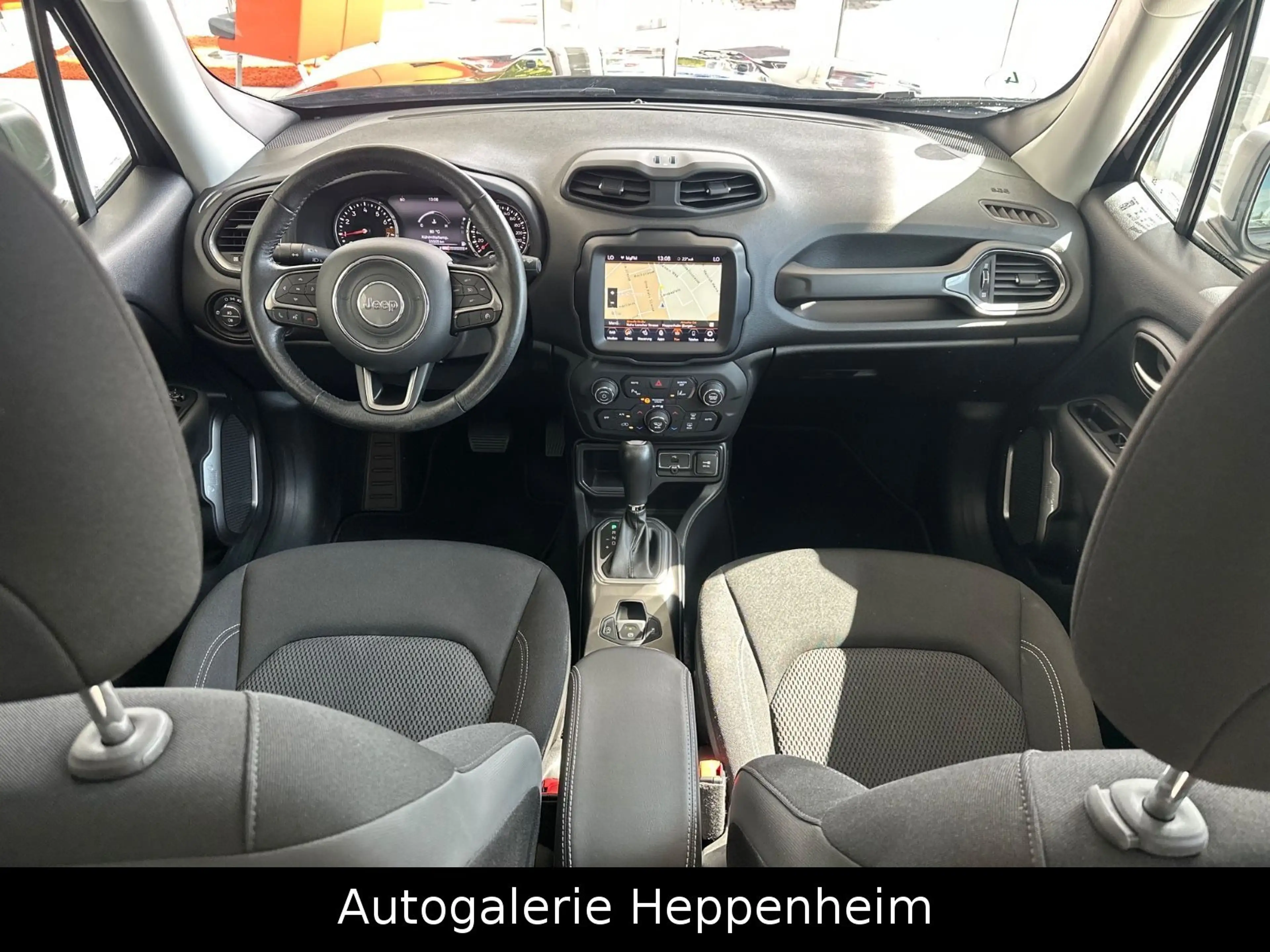 Jeep Renegade Limited FWD — photo 15