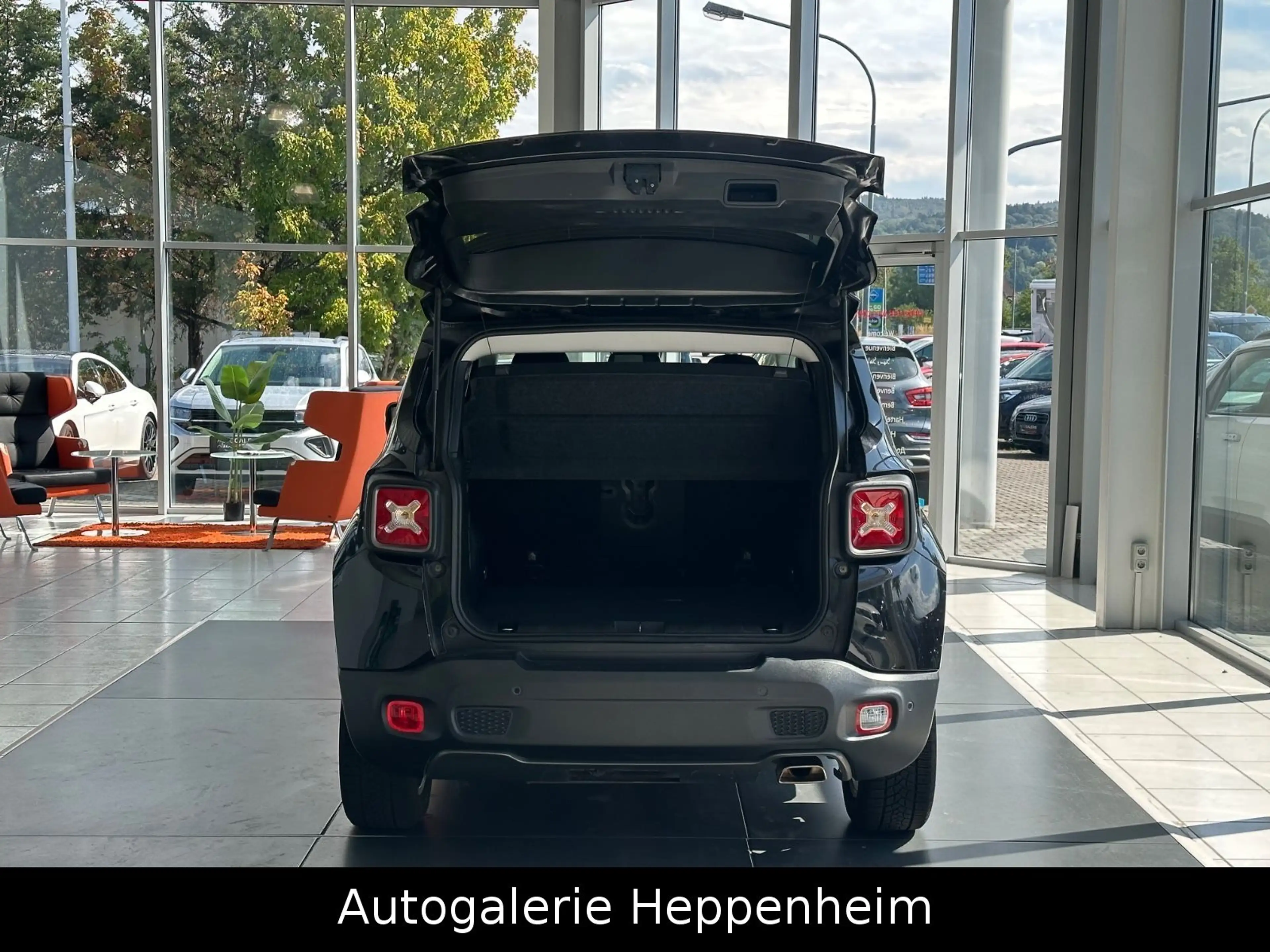 Jeep Renegade Limited FWD — photo 9