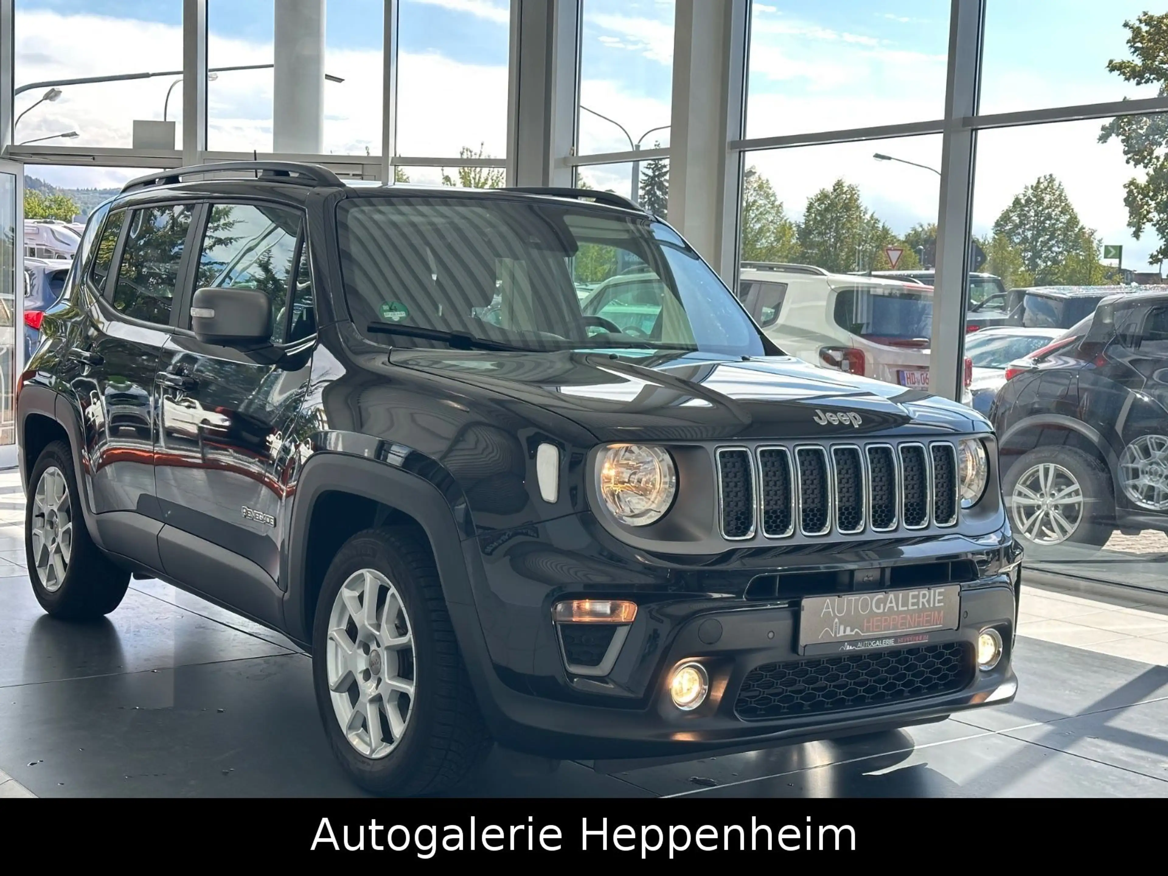 Jeep Renegade Limited FWD — photo 3