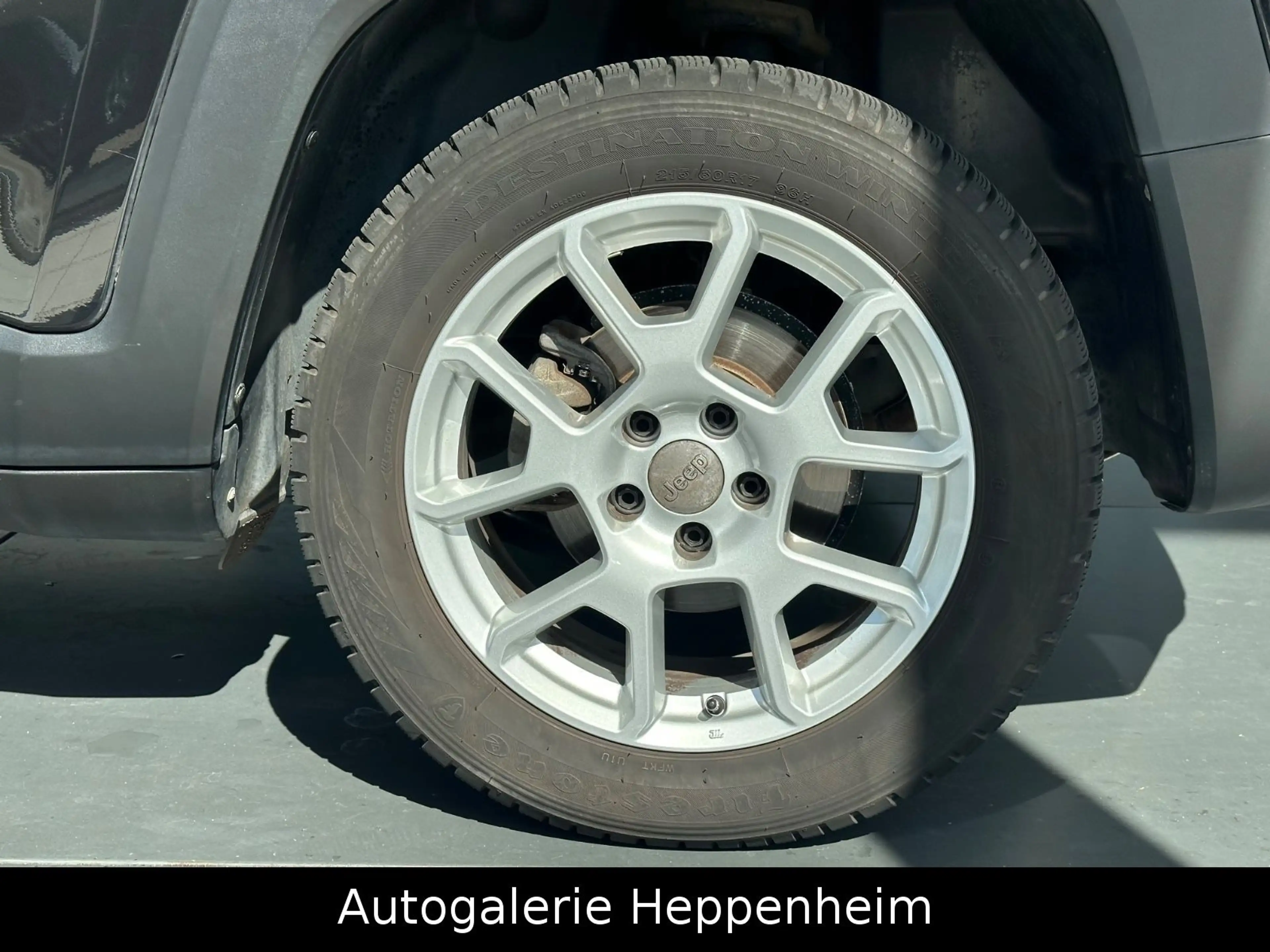 Jeep Renegade Limited FWD — photo 13