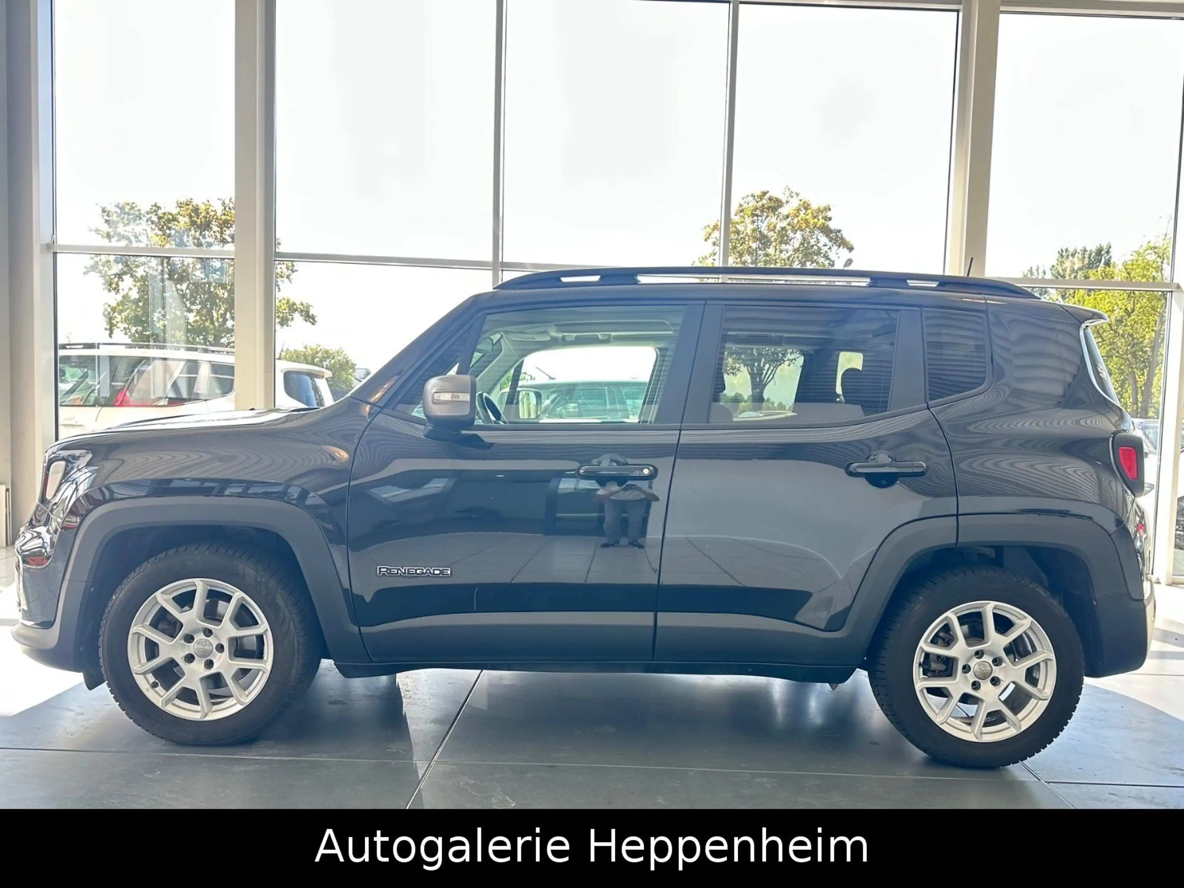 Jeep Renegade Limited FWD — photo 10