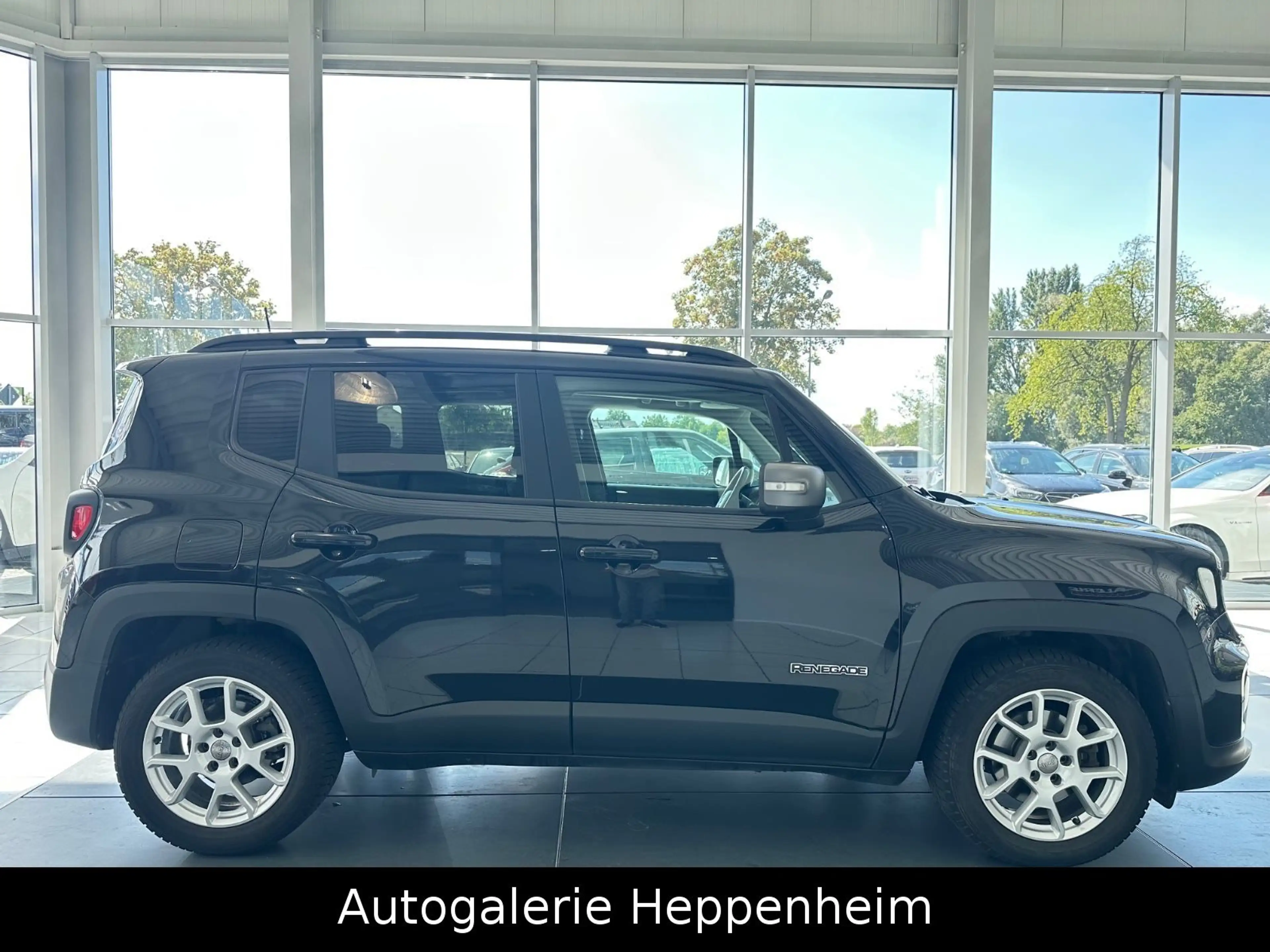 Jeep Renegade Limited FWD — photo 4