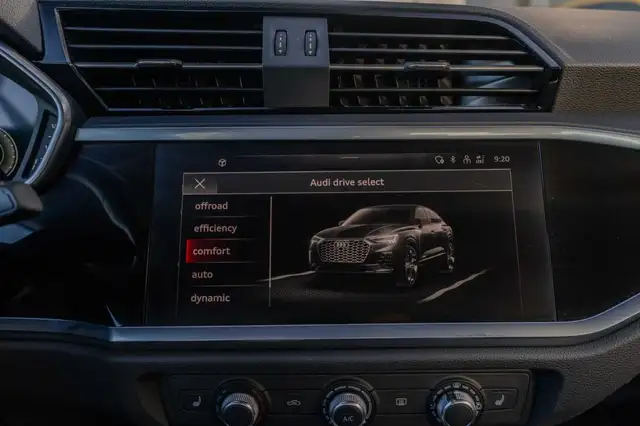 Audi Q3 view 12