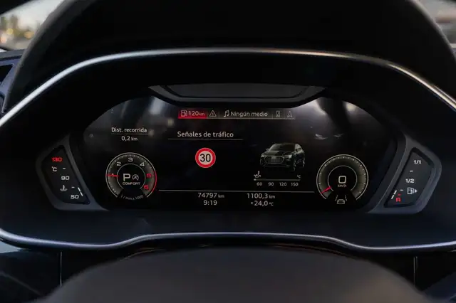 Audi Q3 view 9