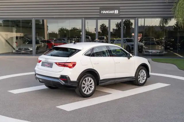 Audi Q3 view 6