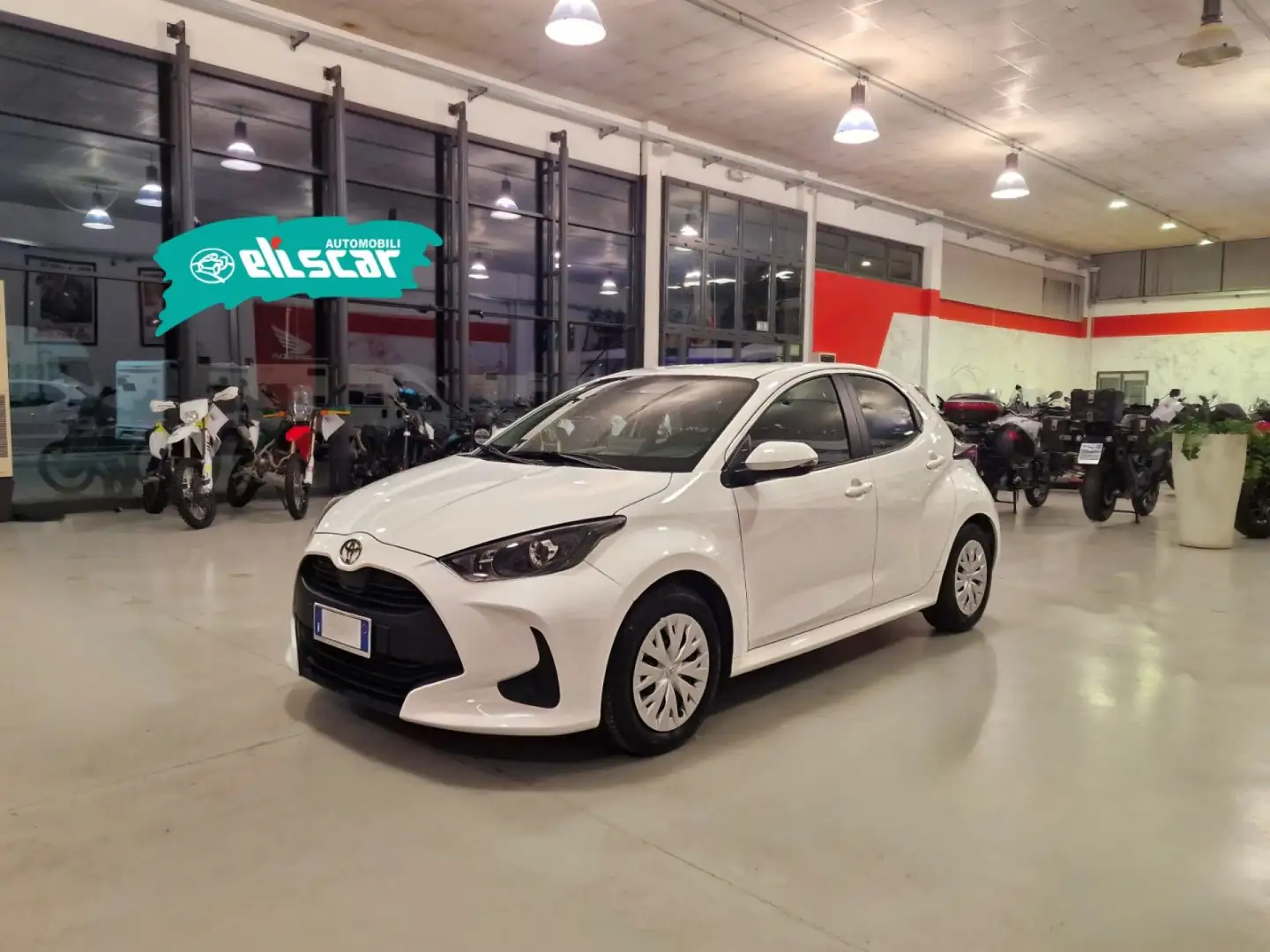 Toyota Yaris 1.5 Hybrid 5 porte Active Bianco - 2