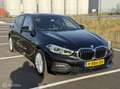 BMW 118 1-serie 118d LED|SFEER|CAMERA|CARPLAY|AUTOMAAT| Schwarz - thumbnail 3
