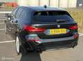 BMW 118 1-serie 118d LED|SFEER|CAMERA|CARPLAY|AUTOMAAT| Schwarz - thumbnail 2